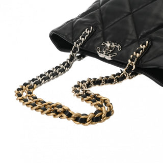 Chanel Shopping