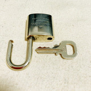 Louis Vuitton Cadenas Bag Charm Gold-plated