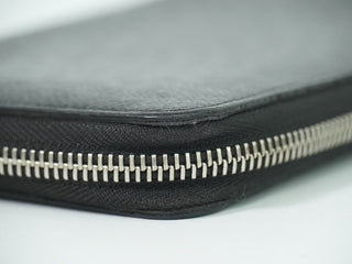 Louis Vuitton Zippy Organizer Taiga Leather