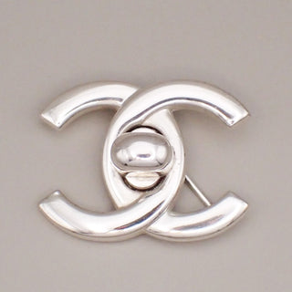 Chanel Vintage CC Turnlock Brooch Metal