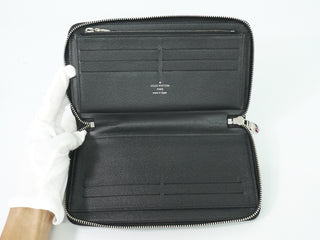 Louis Vuitton Zippy Organizer Taiga Leather