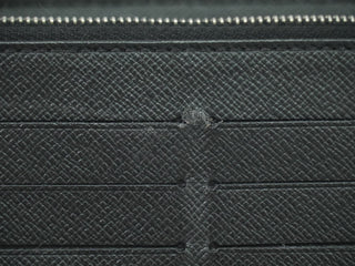 Louis Vuitton Zippy Organizer Taiga Leather