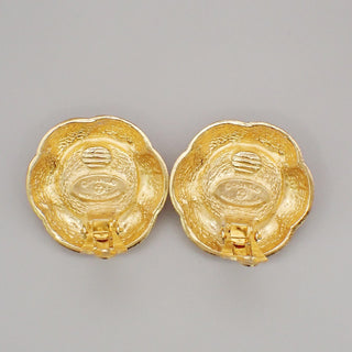 Chanel Vintage CC Flower Clip-On Earrings imitation pearls in gold plated