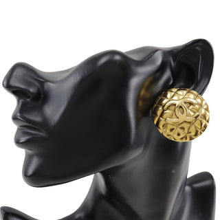 Chanel Vintage Round CC Clip-On Earring Metal