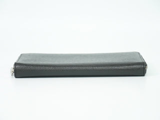Louis Vuitton Zippy Organizer Taiga Leather