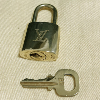 Louis Vuitton Cadenas Bag Charm Gold-plated