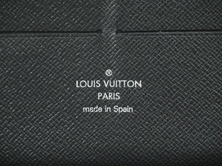 Louis Vuitton Zippy Organizer Taiga Leather