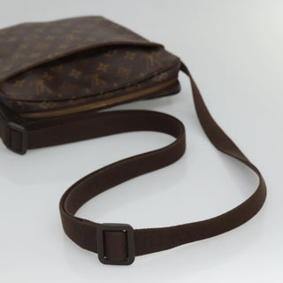 Louis Vuitton Trotteur Beaubourg Handbag Monogram Canvas
