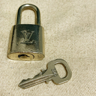 Louis Vuitton Cadenas Bag Charm Gold-plated