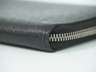 Louis Vuitton Zippy Organizer Taiga Leather