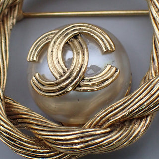 Chanel Vintage CC Logo Imitation Pearl Brooch Gold-Plated