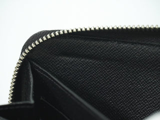 Louis Vuitton Zippy Organizer Taiga Leather