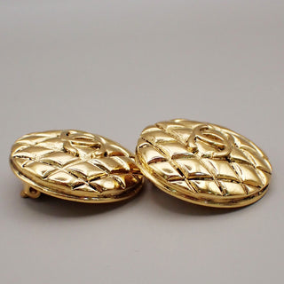 Chanel Vintage CC Quilted Round Button Clip-On Earrings Metal