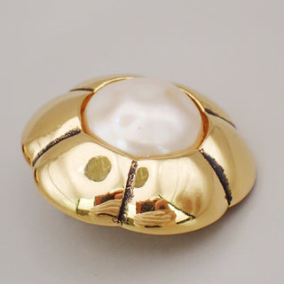 Chanel Vintage CC Flower Clip-On Earrings imitation pearls in gold plated