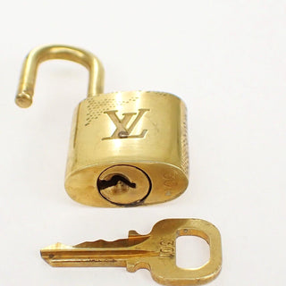 Louis Vuitton Porte Cles Cadena Bag Charm and Key Holder Metal and Enamel