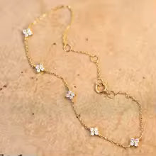 https://res.cloudinary.com/dyql5hig8/image/upload/v1743977979/config/images/star_jeweled_bracelet_hwf7aj.avif
